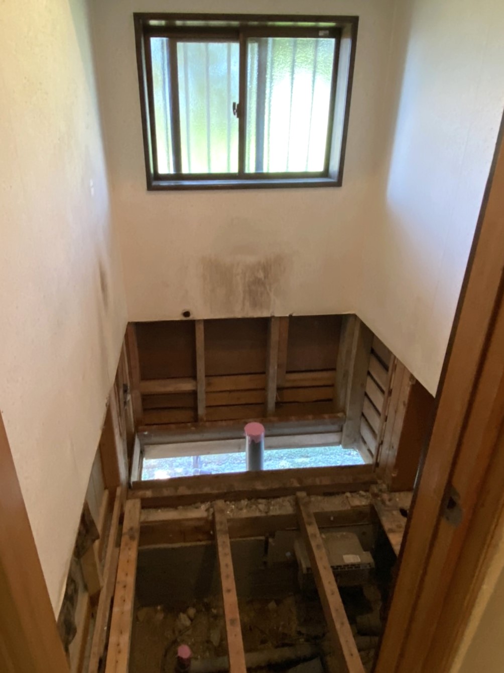 静岡県三島市／トイレリフォーム　S様邸／節水型へ／1日目【トイレ外し・大工工事】