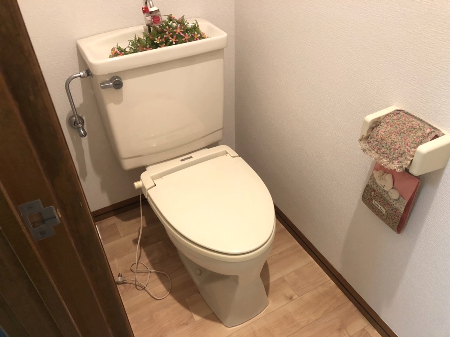 静岡県伊豆の国市／トイレ内装リフォーム　K様邸／クロス汚れ／【トイレ内装工事】