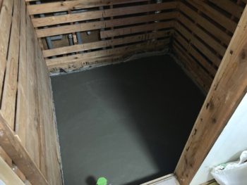 静岡県東部地区／浴室リフォーム　Z様邸／浴室が寒い・経年劣化／２日目【コンクリート打設】