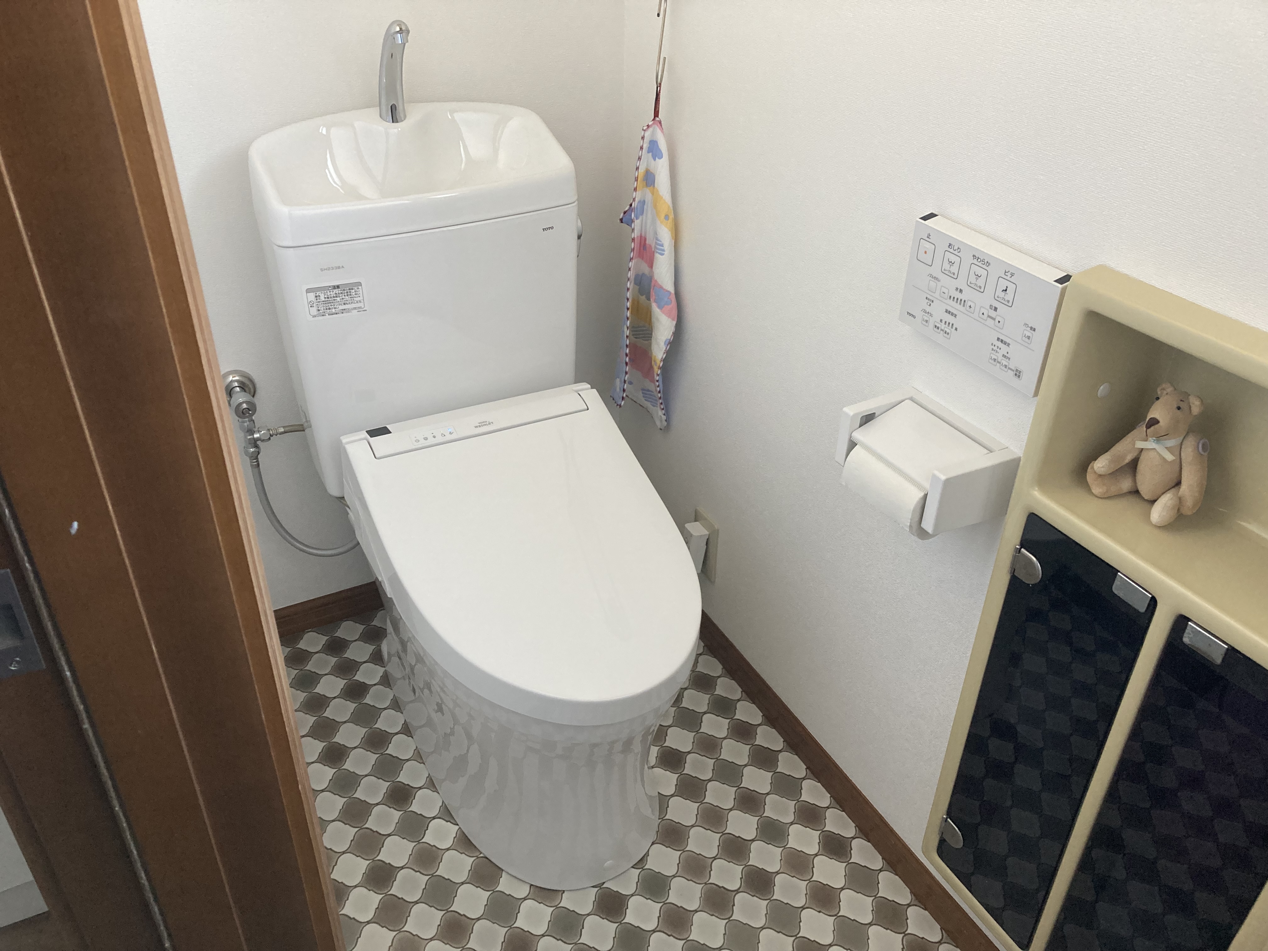 静岡県伊豆の国市／トイレリフォームO様邸／【トイレ交換・内装張り替え】TOTOのピュアレストQR