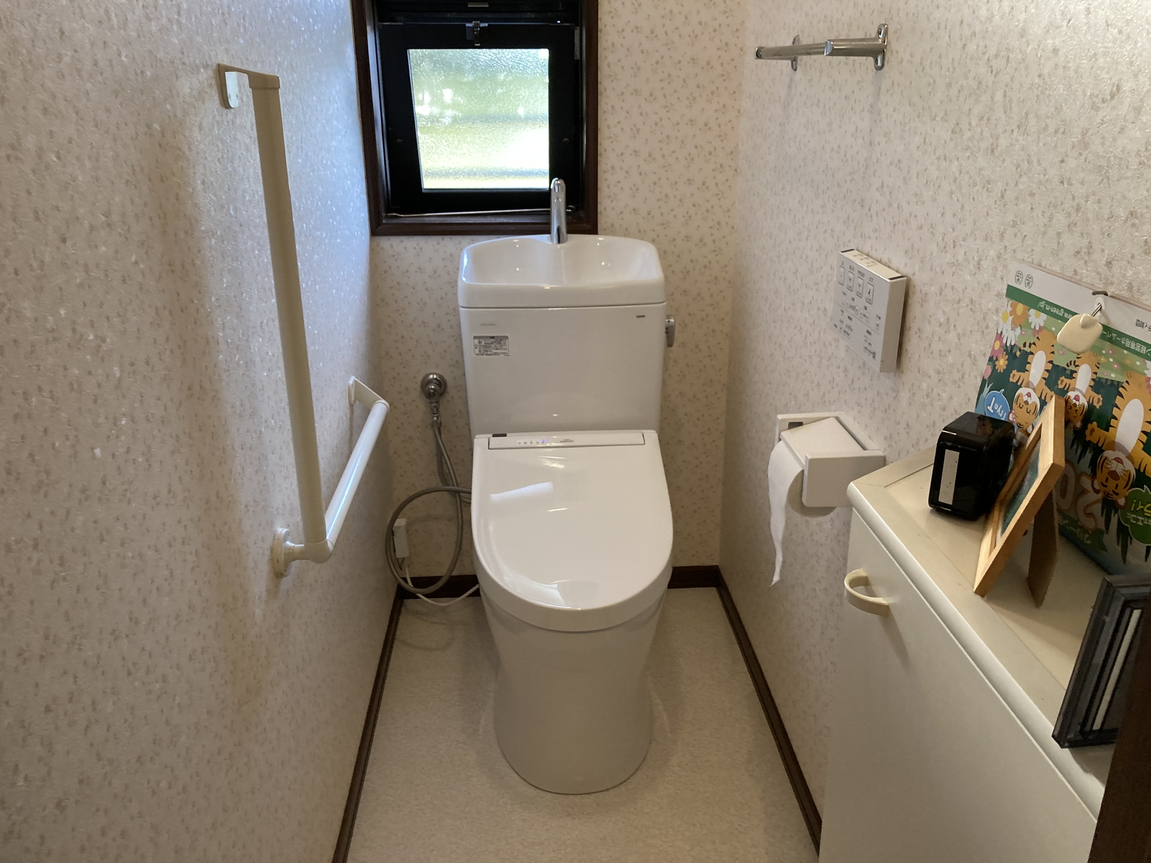 静岡県三島市／トイレリフォームS様邸／【トイレ交換・クロス貼り】TOTO QR,S1A