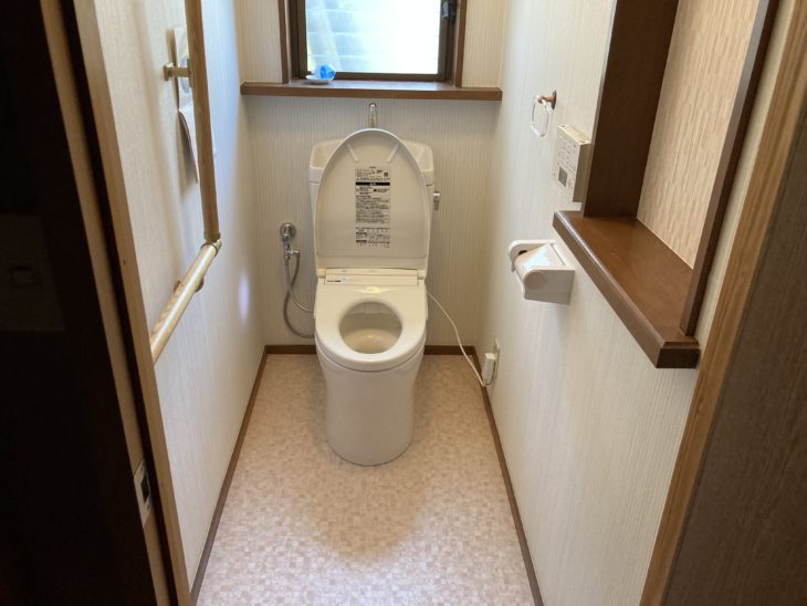 静岡県伊豆の国市四日町／トイレ交換工事／トイレリフォーム・内装リフォーム・TOTOピュアレストQR・ウォシュレット