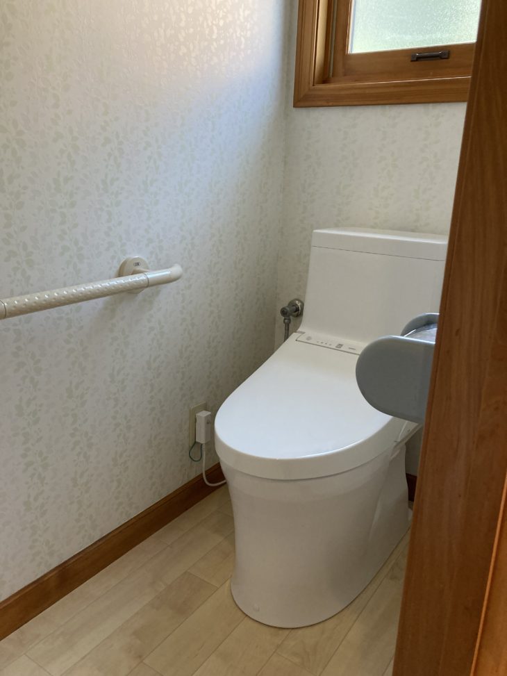 静岡県伊豆市上白岩／トイレ交換工事／【トイレリフォーム】TOTOウォシュレット一体型ZR1CES9154 
