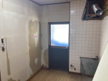 静岡県裾野市／中古住宅改修工事Ｓ様邸／雨漏り・給排水移設・コンクリート打設・内装リフォーム・キッチンリフォーム