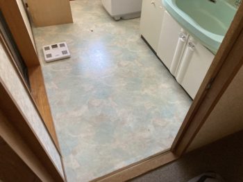 静岡県伊豆市市山／脱衣場改修工事／洗面所リフォーム・ 洗面化粧台・TOTO・Ｖシリーズ・クッションフロア張り替え