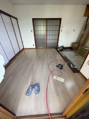 静岡県伊豆の国市南江間／キッチン改修工事・リビングフローリング改修工事／キッチンリフォーム・タカラスタンダードエーデル・内装リフォーム・NODAＪクラレス