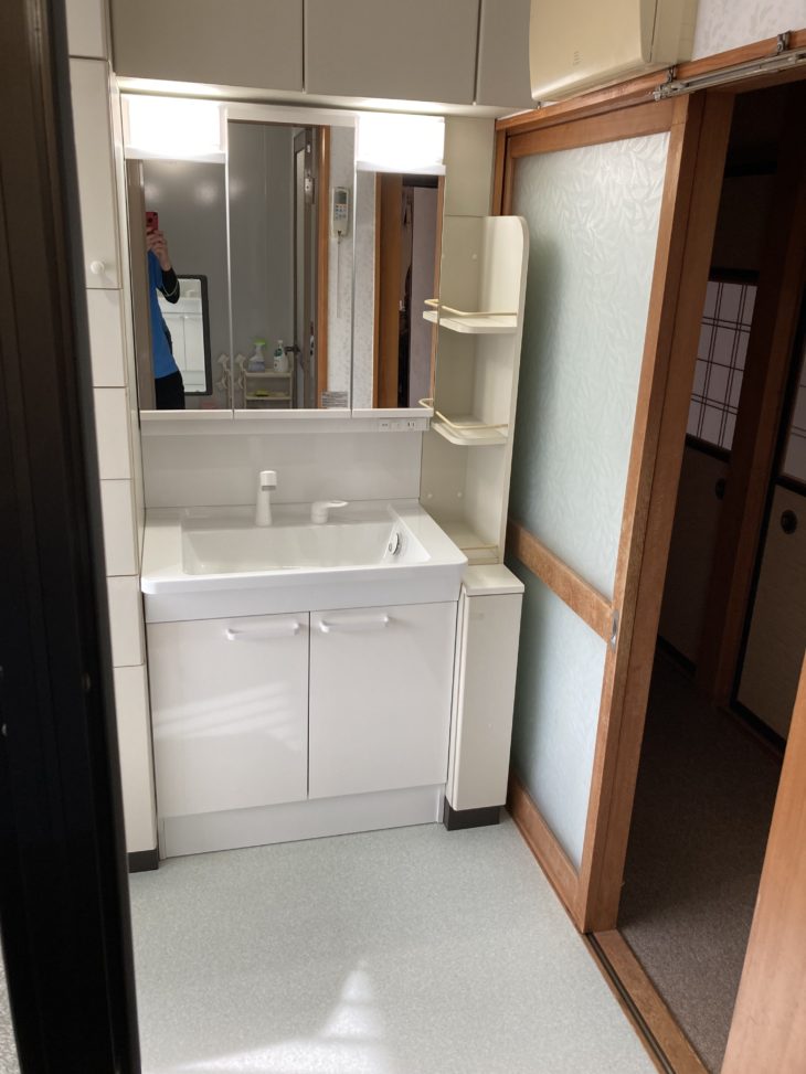 静岡県伊豆市市山／脱衣場改修工事／洗面所リフォーム・ 洗面化粧台・TOTO・Ｖシリーズ・クッションフロア張り替え
