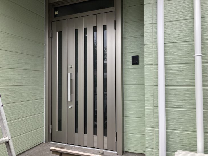 静岡県長泉町中土狩/玄関交換工事/玄関リフォーム・トステム、C17N型、シャイングレー