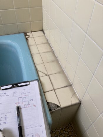 静岡県伊豆の国市四日町／タイル張替工事／お風呂リフォーム・タイル一部交換