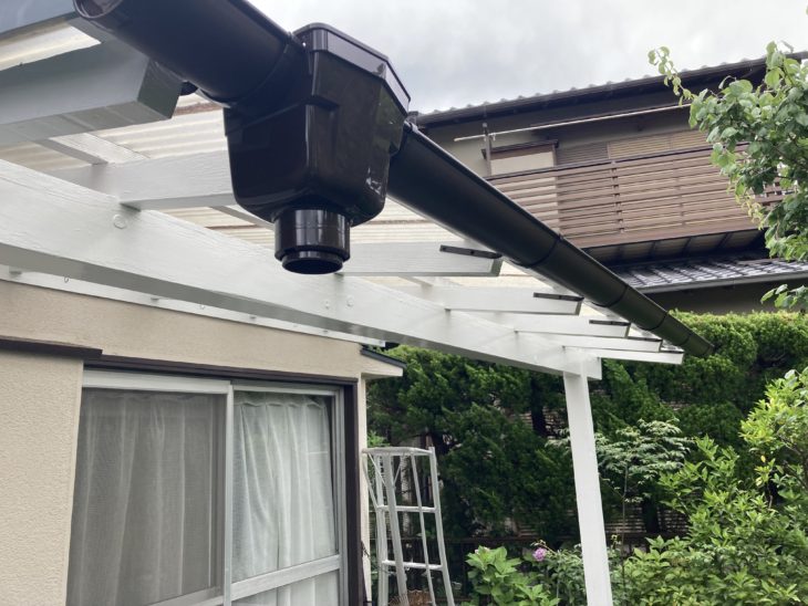 静岡県三島市若松町／テラス改修工事・束石設置工事・テラス塗装・雨樋設置工事／外構リフォーム・木製テラス劣化