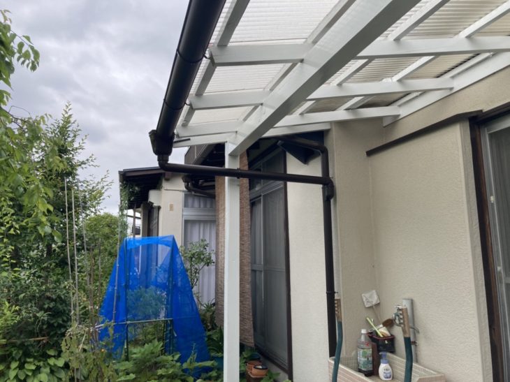 静岡県三島市若松町／テラス改修工事・束石設置工事・テラス塗装・雨樋設置工事／外構リフォーム・木製テラス劣化