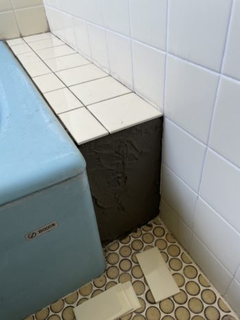 静岡県伊豆の国市四日町／タイル張替工事／お風呂リフォーム・タイル一部交換