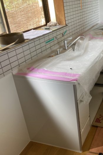 静岡県伊豆の国市/キッチン交換、フローリング工事Y様邸/キッチンリフォーム・床重ね張り