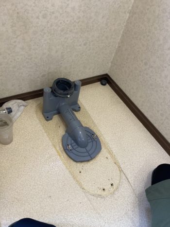 静岡県三島市加茂／トイレ交換工事／トイレリフォーム・TOTOトイレZR1・タンク一体型トイレ