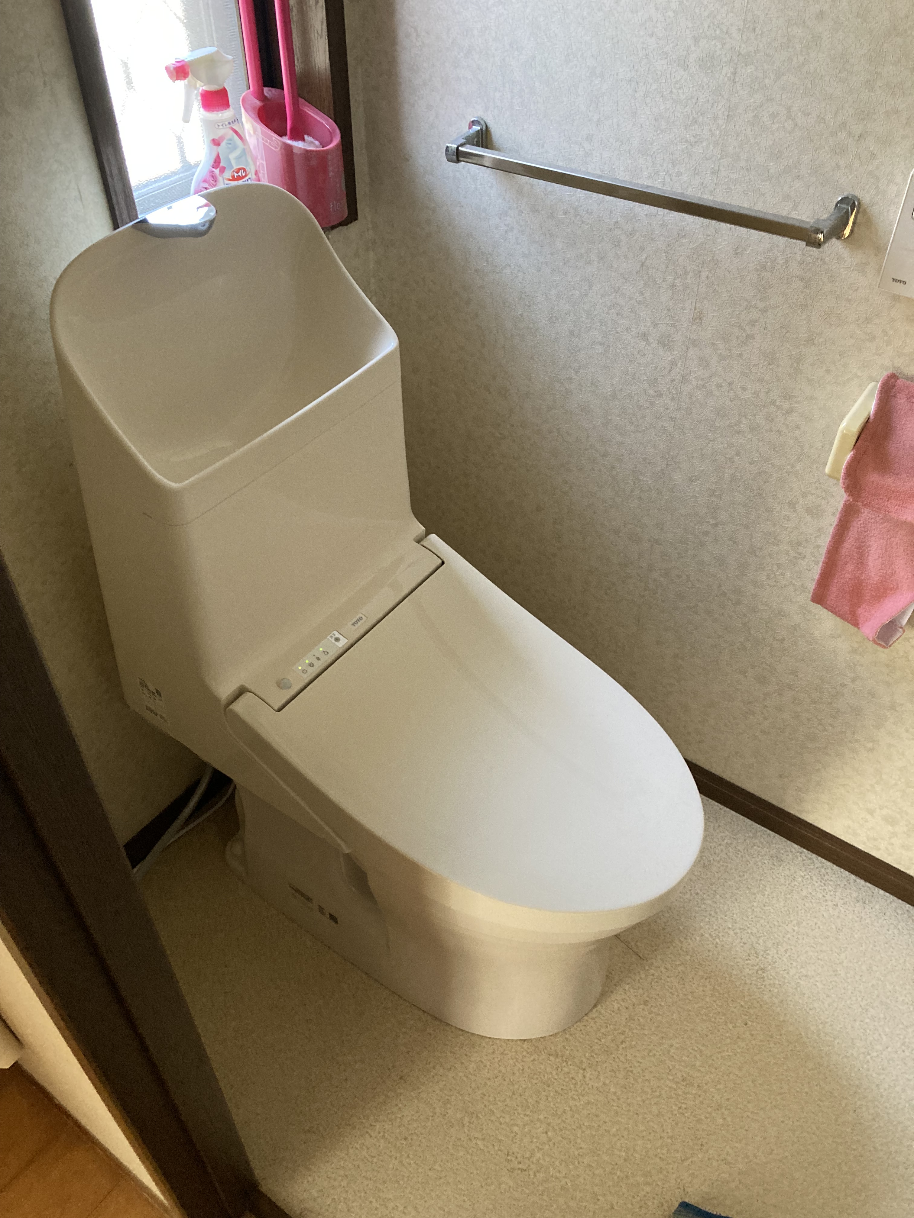 静岡県三島市加茂／トイレ交換工事／トイレリフォーム・TOTOトイレZR1・タンク一体型トイレ