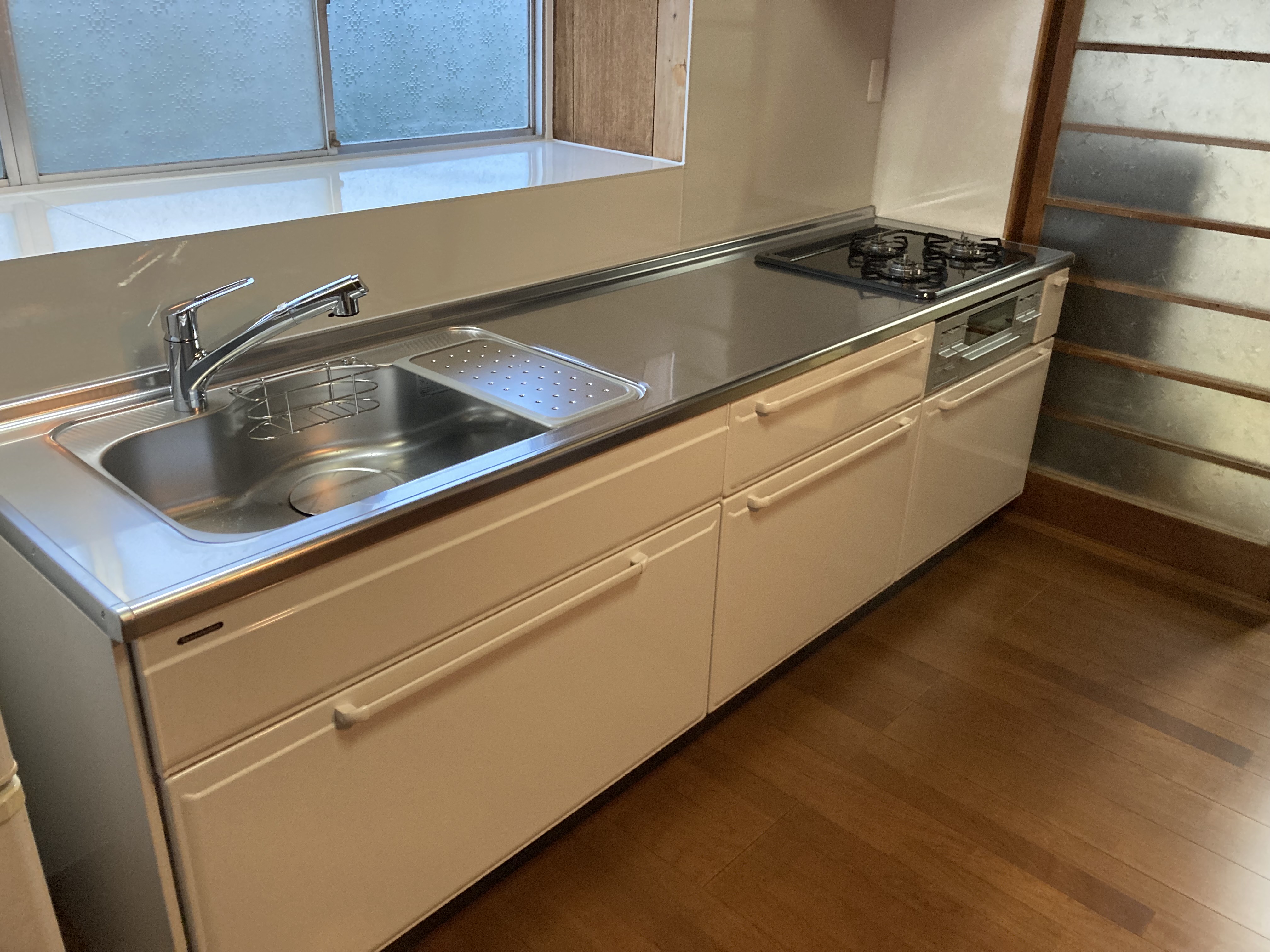 静岡県伊豆の国市／キッチン改修工事Ｋ様邸／キッチンリフォーム・タカラスタンダードエーデル・フローリング張り替え