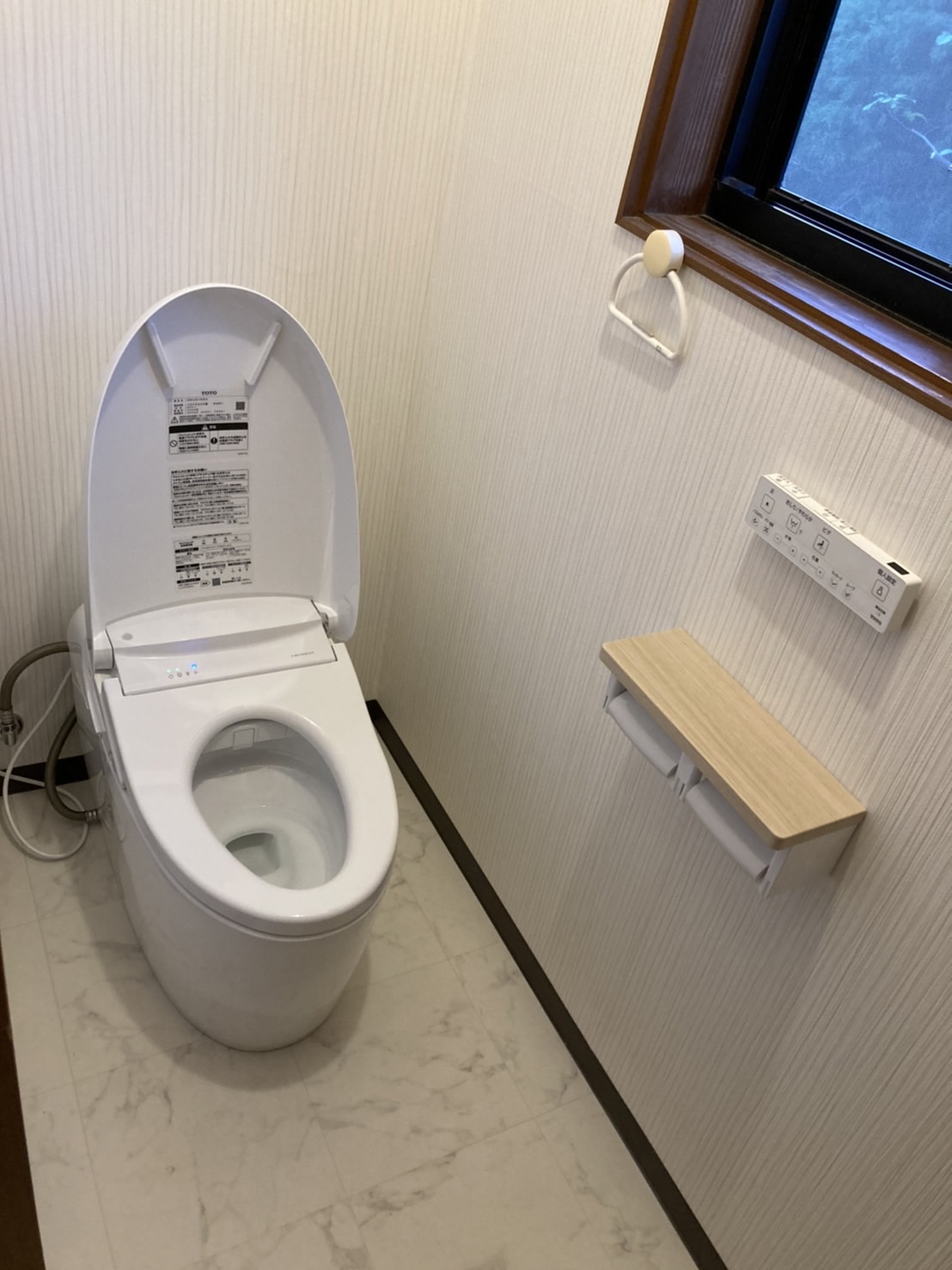 静岡県三島市松本／トイレ交換工事／トイレリフォーム、クッションフロア張り替え、壁紙張り替え