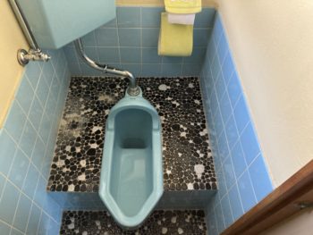 静岡県函南町畑毛／2Ｆ和便改修工事／和式便器・和式トイレ・トイレリフォーム・TOTOピュアレストQR+ウォシュレットSB