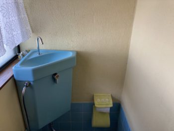 静岡県函南町畑毛／2Ｆ和便改修工事／和式便器・和式トイレ・トイレリフォーム・TOTOピュアレストQR+ウォシュレットSB