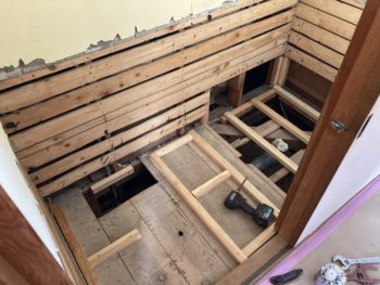 静岡県函南町畑毛／2Ｆ和便改修工事／和式便器・和式トイレ・トイレリフォーム・TOTOピュアレストQR+ウォシュレットSB