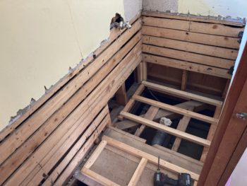 静岡県函南町畑毛／2Ｆ和便改修工事／和式便器・和式トイレ・トイレリフォーム・TOTOピュアレストQR+ウォシュレットSB