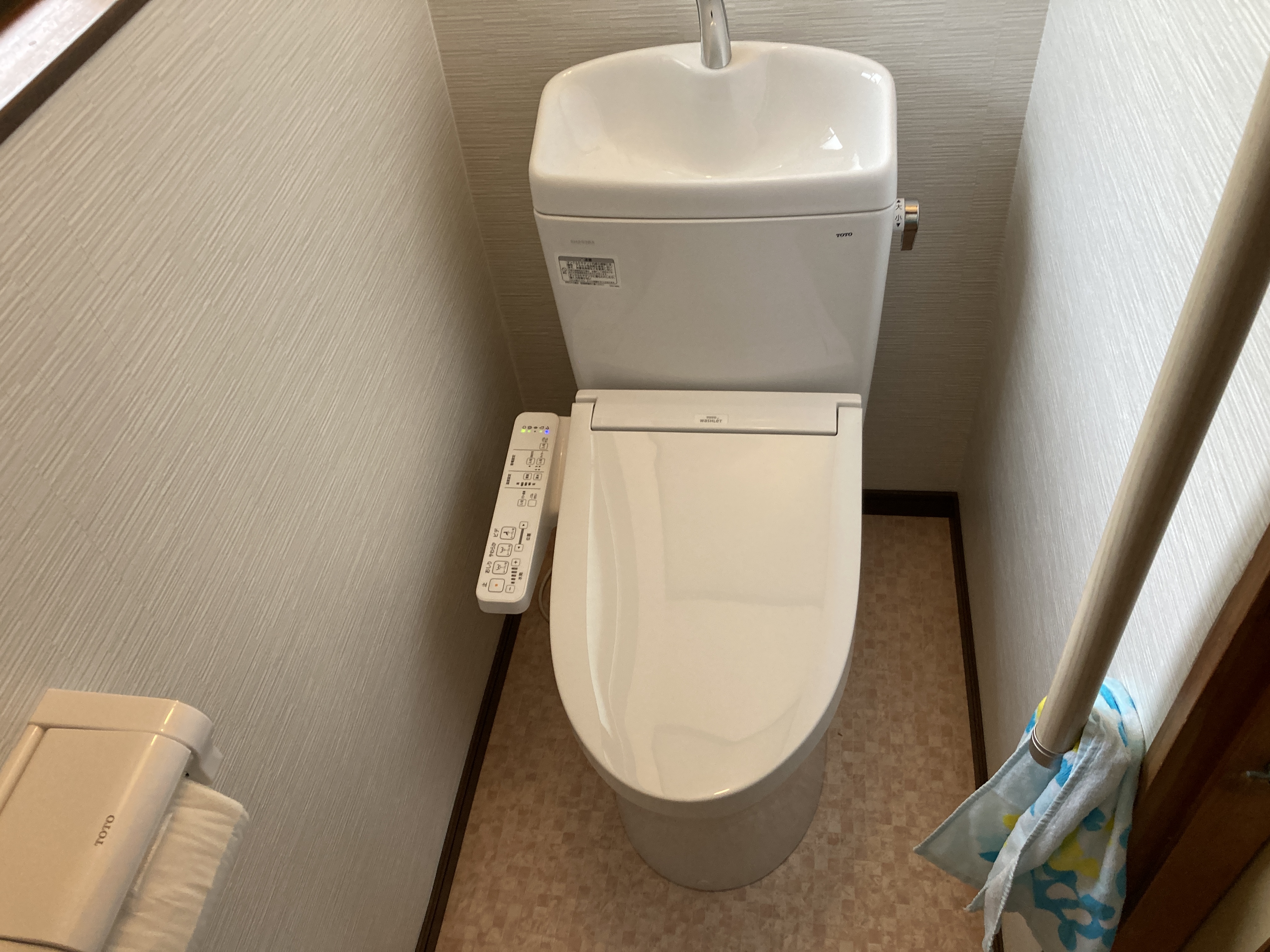 静岡県函南町畑毛／2Ｆ和便改修工事／和式便器・和式トイレ・トイレリフォーム・TOTOピュアレストQR+ウォシュレットSB