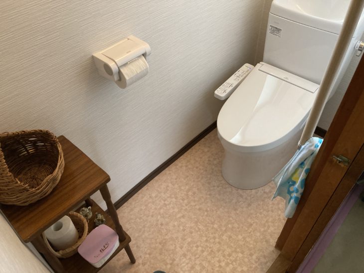 静岡県函南町畑毛／2Ｆ和便改修工事／和式便器・和式トイレ・トイレリフォーム・TOTOピュアレストQR+ウォシュレットSB