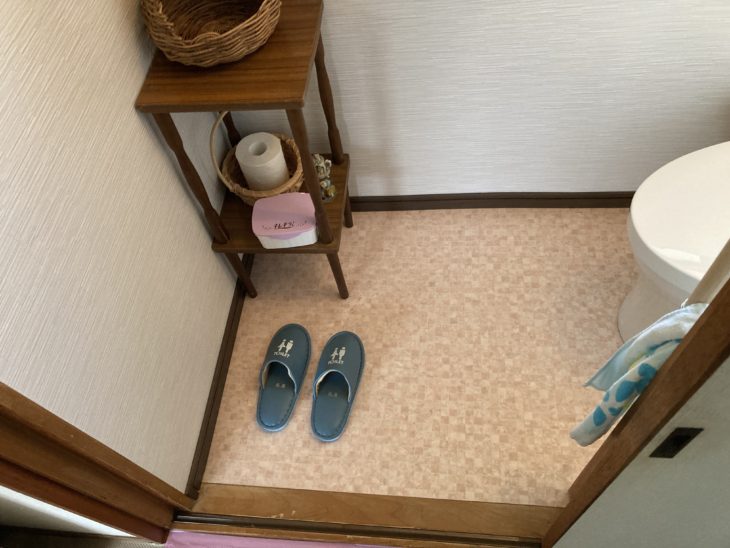 静岡県函南町畑毛／2Ｆ和便改修工事／和式便器・和式トイレ・トイレリフォーム・TOTOピュアレストQR+ウォシュレットSB