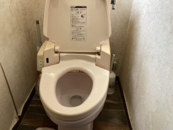 静岡県函南町平井／トイレ改修工事／トイレリフォーム・TOTO　ピュアレストQR・ウォシュレットSB 