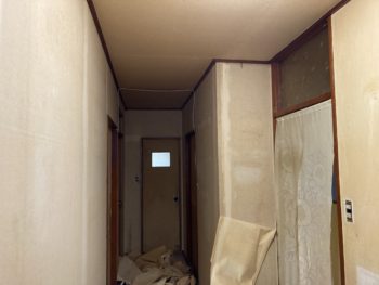 静岡県伊豆の国市北江間／リビング、廊下内装工事／内装リフォーム・壁紙張り替え