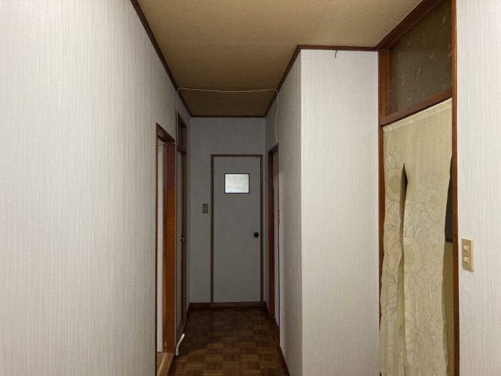 静岡県伊豆の国市北江間／リビング、廊下内装工事／内装リフォーム・壁紙張り替え