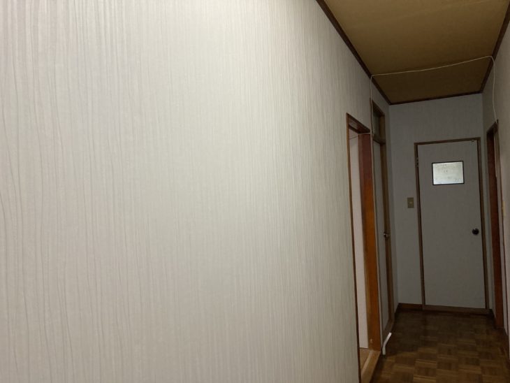 静岡県伊豆の国市北江間／リビング、廊下内装工事／内装リフォーム・壁紙張り替え