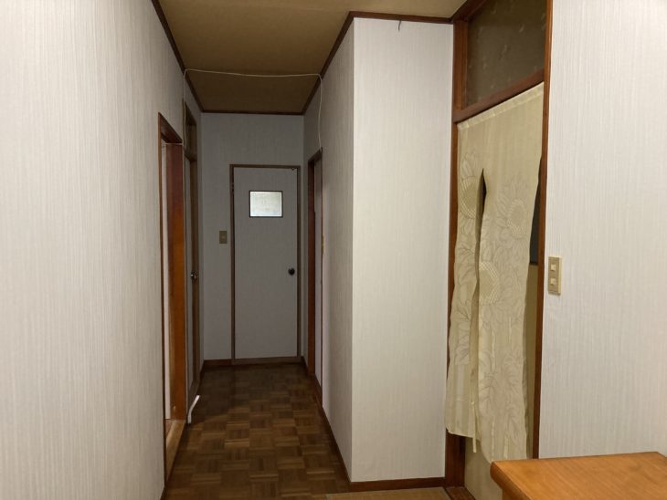 静岡県伊豆の国市北江間／リビング、廊下内装工事／内装リフォーム・壁紙張り替え