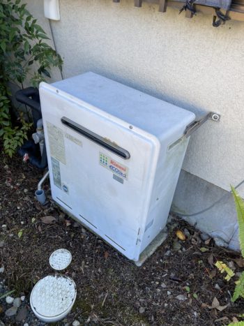 静岡県三島市東大場／据え置き隣接型ガス給湯器交換工事