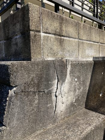 コンクリート塀のひび割れ補修／三島市富士見台H様邸