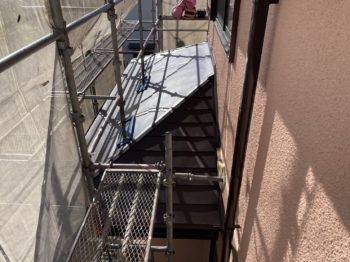 屋根の金属カバー工法工事ダークブラウン／静岡県三島市富士見台H様邸