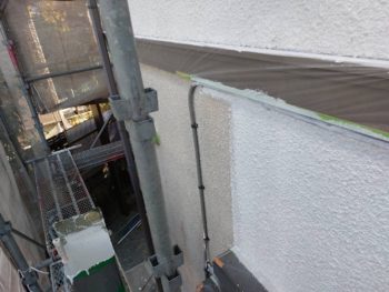 外壁塗装・付帯部塗装工事（軒天、雨戸・戸袋、雨樋）／静岡県三島市富士見台H様邸