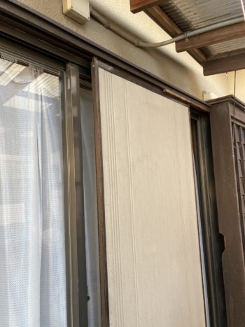 雨戸取り替え工事　LIXIL：取り換え用雨戸（断熱タイプ）／静岡県伊豆の国市原木