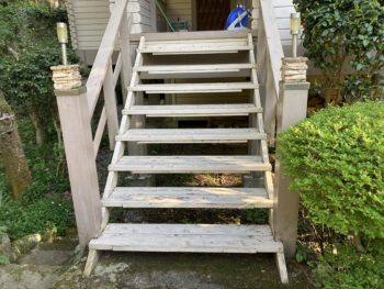 屋外木製階段をエポキシパテ補修