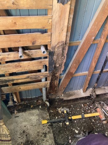 リフォームで追加料金は発生する？構造部の柱のシロアリ被害補修工事