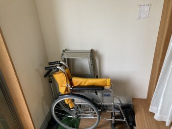 玄関横に造作棚を設置