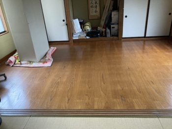 ぶかぶかした床の重ね張り工事