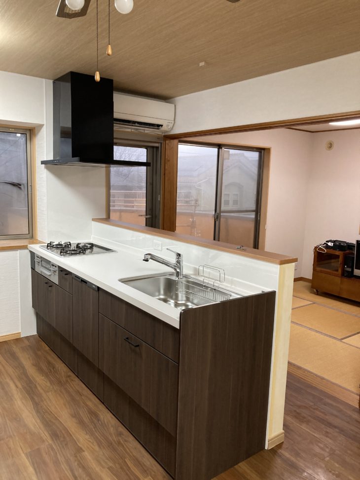 料理しながら窓の外が見える対面キッチンリフォーム