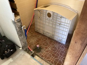 アパートの浴室リフォーム工事。最小限の解体でコストを削減