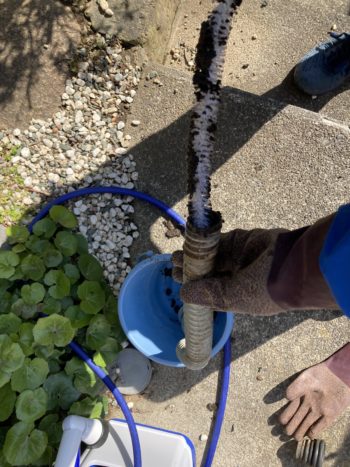 キッチンの排水が流れない、排水管清掃で解決｜静岡県伊豆の国市中條