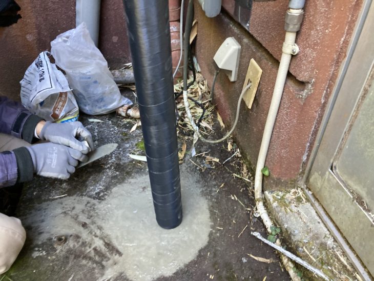 外の配管から水が噴き出てきた｜函南町平井