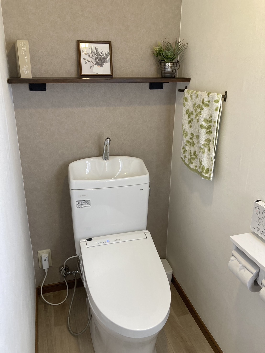 内装にこだわったおしゃれなトイレへリフォーム｜静岡県伊豆の国市中