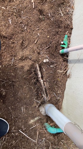 草刈り機で配管を傷つけて水漏れ。配管修理工事｜静岡県函南町畑毛