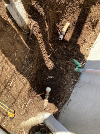 草刈り機で配管を傷つけて水漏れ。配管修理工事｜静岡県函南町畑毛