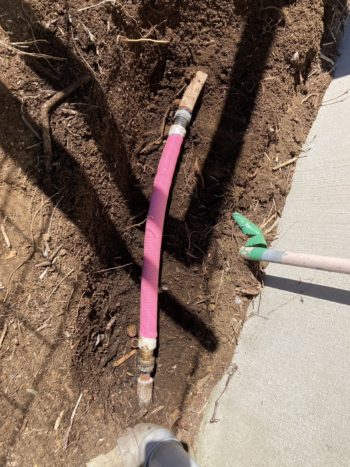 草刈り機で配管を傷つけて水漏れ。配管修理工事｜静岡県函南町畑毛